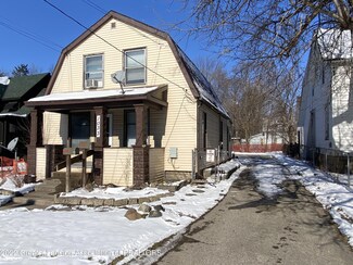 1033 E Oakland Ave, Lansing, MI 48906