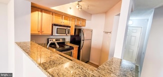 1001 N Vermont St Unit 811, Arlington, VA 22201