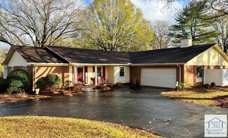 67 Dove Ln, Stanleytown, VA 24168