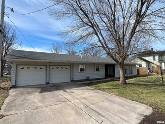 226 W Holden St, Virden, IL 62690