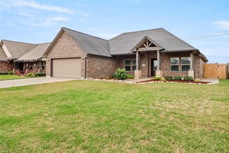 406 Lexington Ave, Clute, TX 77531