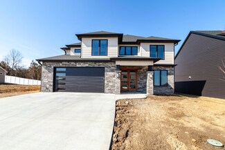 5013 Whisper Dr, Columbia, MO 65203