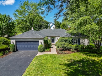 701 Stonegate Rd, Libertyville, IL 60048