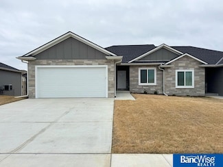 8911 S 42nd St, Lincoln, NE 68516