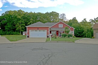 139 S Cougar Dr, Archbald, PA 18403