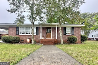 61 W Bruce St, Mc Rae, GA 31055
