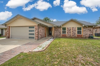 909 Columbus Ct, Bedford, TX 76022