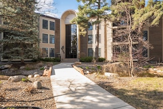 8549 Irwin Rd Unit 325, Bloomington, MN 55437