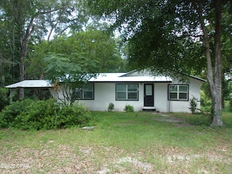 668 Wrights Creek Rd, Caryville, FL 32427