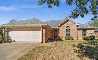 13682 Victory Ln, Tyler, TX 75703
