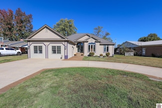 17 Kenwood Dr, La Center, KY 42056