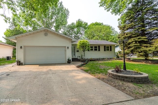 1713 20th Ave S, Grand Forks, ND 58201