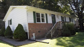 136 Vermont Ln, Cedar Bluff, VA 24609