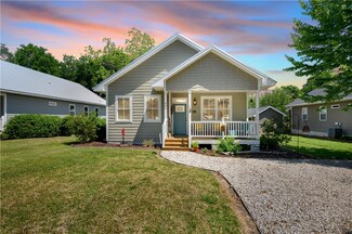 408 Adams St, Darien, GA 31305