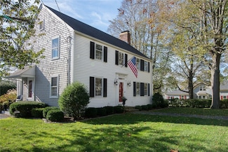 30 Union St, Bristol, RI 02809