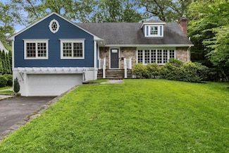 725 The Pkwy, Mamaroneck, NY 10543