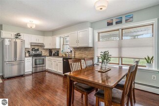 10669 E Pico Dr, Traverse City, MI 49684