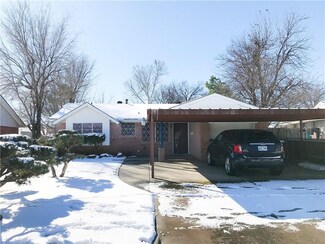 836 NW 15th St, Moore, OK 73160
