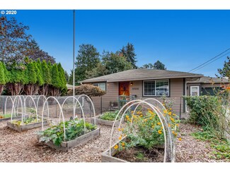 18906 NE Couch St, Portland, OR 97230