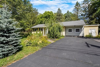 8583 Green Lakes Rd, Fayetteville, NY 13066