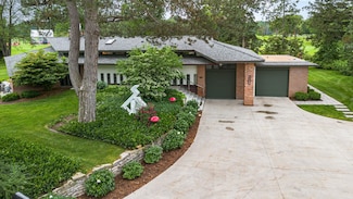1115 W Sugnet Rd, Midland, MI 48640
