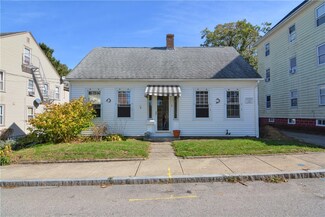 15 Barney St, Warren, RI 02885