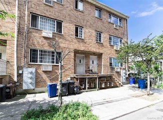 215 Beach 96th St, Rockaway Beach, NY 11693