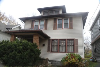 762 Leonard St NE, Grand Rapids, MI 49503