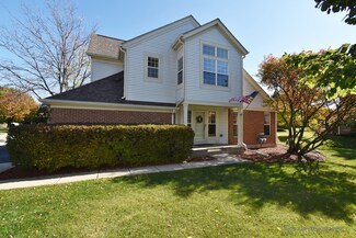 52 Ione Dr Unit D, South Elgin, IL 60177