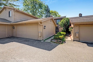7190 Pebble Park Dr, West Bloomfield, MI 48322