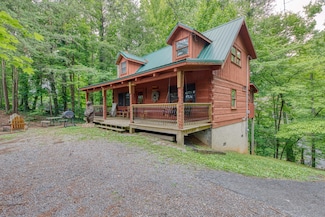 1136 E Foothills Dr, Gatlinburg, TN 37738