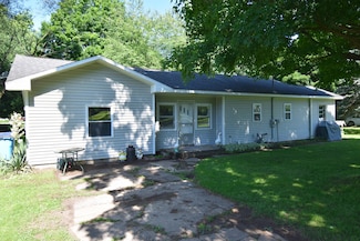325 Dallas St, Colon, MI 49040