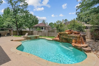 23 Murmuring Creek Place, Conroe, TX 77385