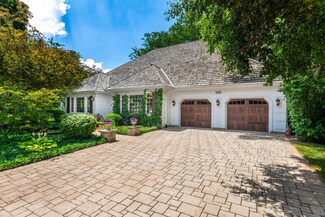 1500 Woodcrest Ct, Aurora, IL 60502