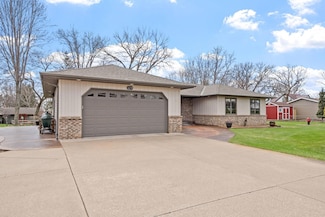 124 Twin Lake Blvd, Saint Paul, MN 55127
