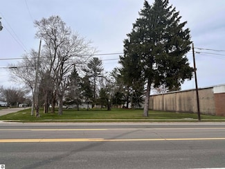 434 W 5th St, Clare, MI 48617
