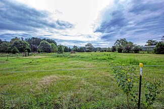 8424 Chumuckla Hwy, Pace, FL 32571