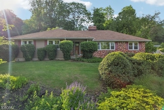 70 Leamoor Dr, Morris Plains, NJ 07950