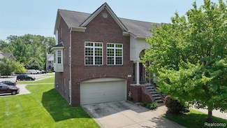 71 Grandview Cir, White Lake, MI 48386