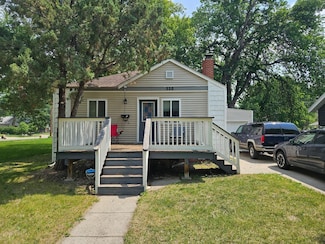 320 7th St NW, Minot, ND 58703