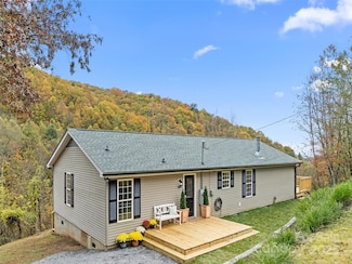 341 Green Meadow Ln, Mars Hill, NC 28754