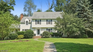 135 Preston Dr, Gillette, NJ 07933