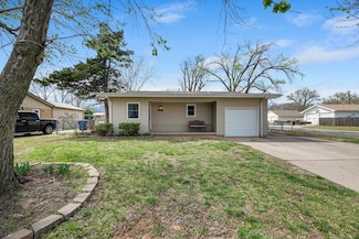301 Sunset Ave, Haysville, KS 67060