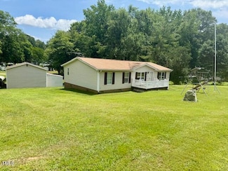 94 S Waters Edge Ln, Henderson, NC 27537