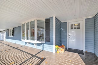 159 Tom Swamp Rd, Hamden, CT 06518