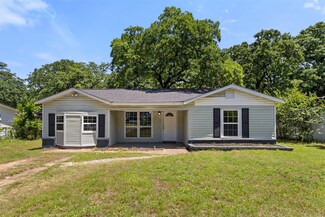 5821 Capital St, Forest Hill, TX 76119