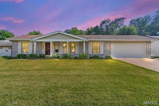 636 Coach House Dr, Hazelwood, MO 63042