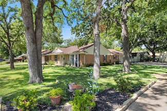 519 Staffordshire Dr, Irving, TX 75061