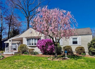 11 Curley Dr, Hudson, MA 01749