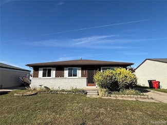 16067 Secretariat Ave, Roseville, MI 48066